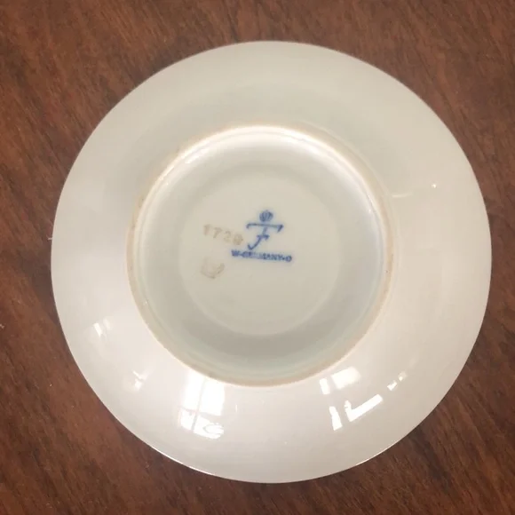 VINTAGE DEMITASSE CUP AND SAUCER SET BY FÜRSTENBURG - Picture 5 of 16